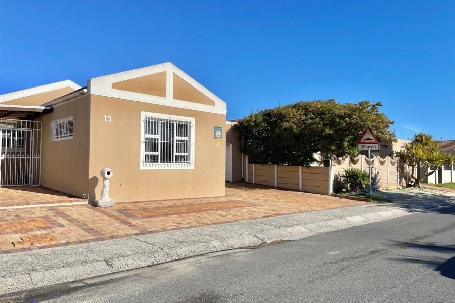 To Let 3 Bedroom Property for Rent in Strandfontein Western Cape